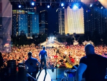 Easton & Crowd